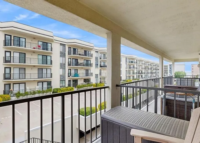 Ocean View On Block With Ac Walking Distance To Beaches Holiday home