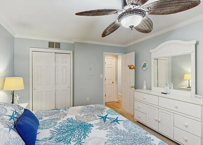 Ocean View On Block With Ac Walking Distance To Beaches Holiday home