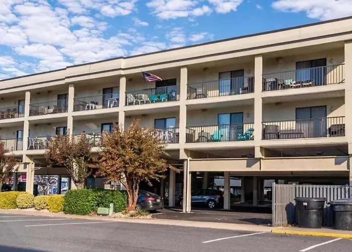 Ocean View On Block With Ac Walking Distance To Beaches Holiday home