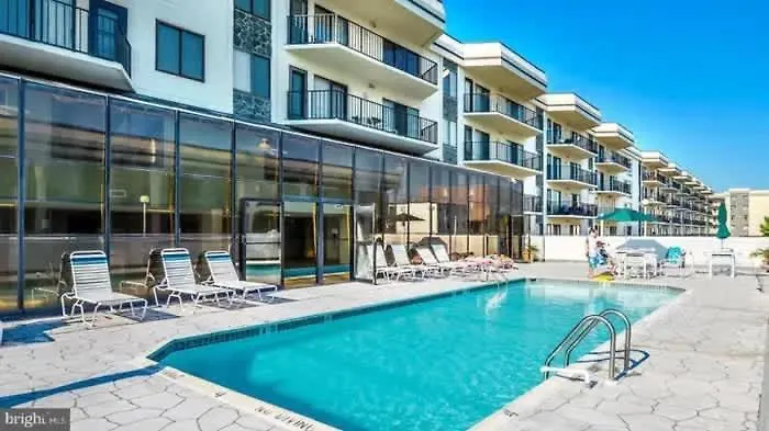 Ocean View On Block With Ac Walking Distance To Beaches Holiday home